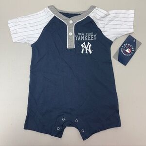NWT New York Yankees Baseball Onesie Size 18 Months